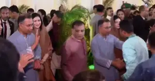 ঈদুল ফিতরের শুভেচ্ছা বিনিময় করছেন প্রধানমন্ত্রী